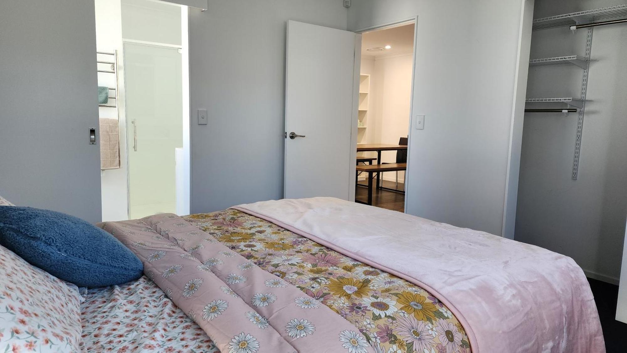 Oaktree Entire Holiday Home, Sleeps 8 To12 Rotorua Bagian luar foto
